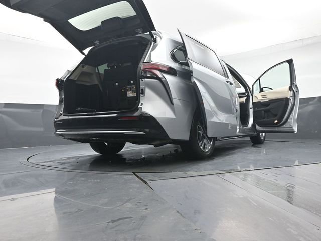 Certified 2023 Toyota Sienna Platinum image 57
