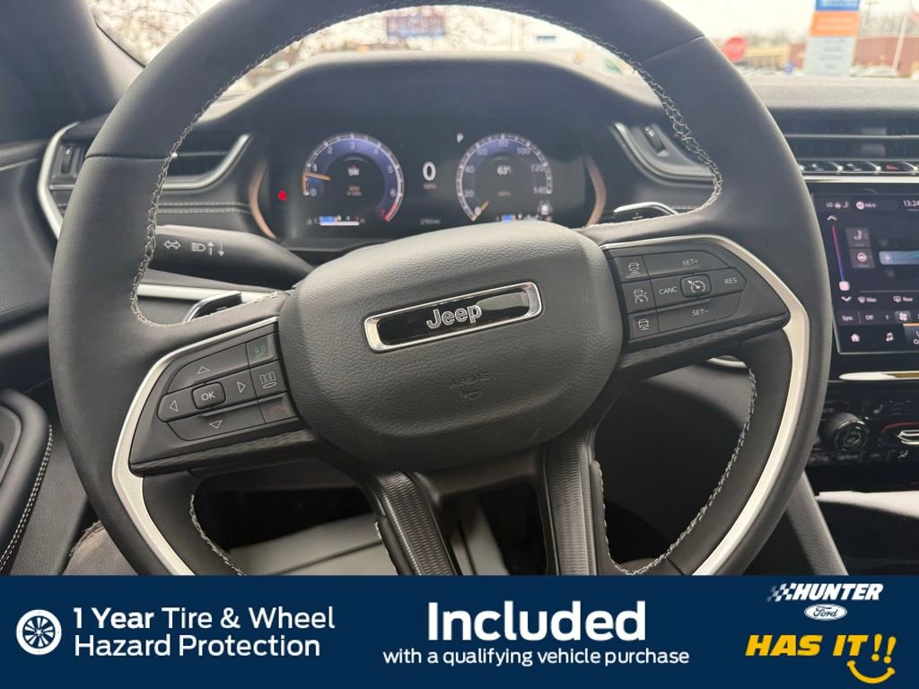 Used 2025 Jeep Grand Cherokee Altitude image 10