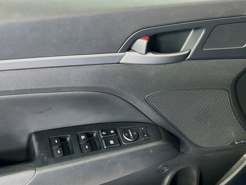 Used 2017 Hyundai Elantra Limited w/ Limited Tech Package 08 FWD image 10