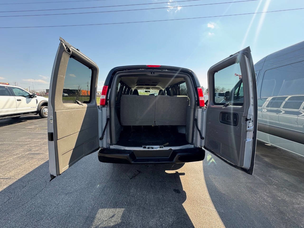 Used 2019 Chevrolet Express 2500 LS w/ Driver Convenience Package image 24