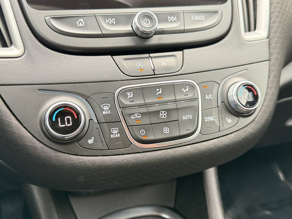 Used 2022 Chevrolet Malibu LT FWD image 17