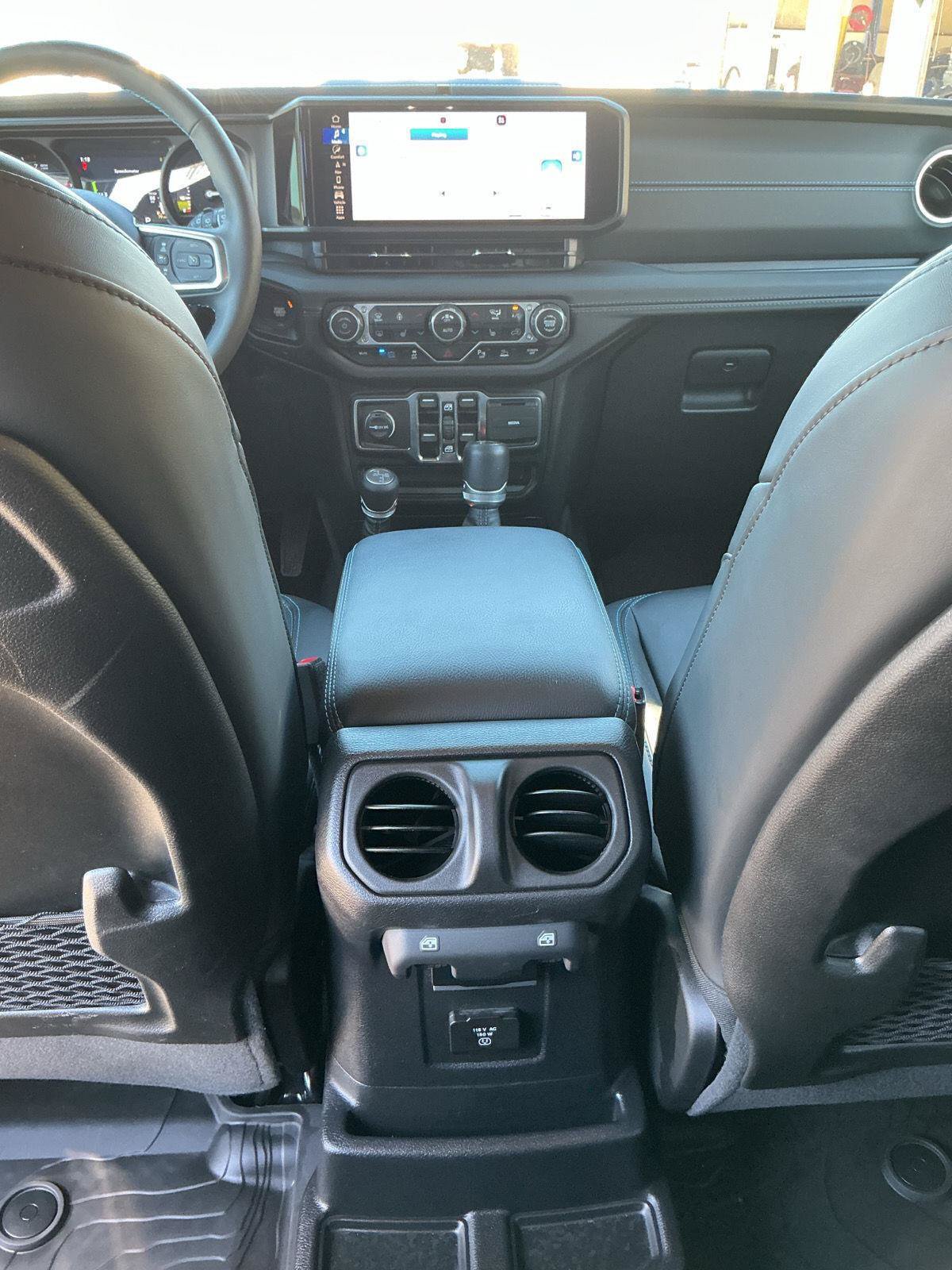 Used 2024 Jeep Wrangler High Altitude AWD/4WD image 19