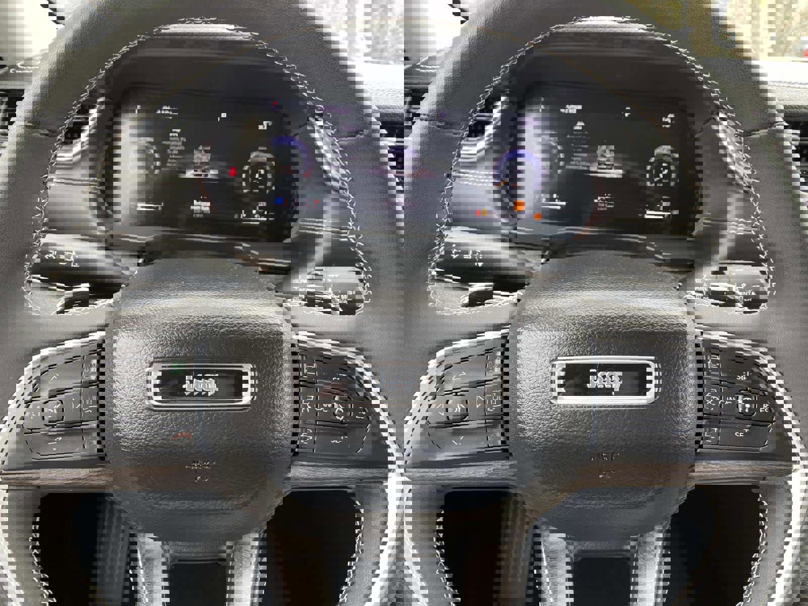 Certified 2023 Jeep Grand Cherokee Limited w/ Trailer Tow Prep Group (B) image 15