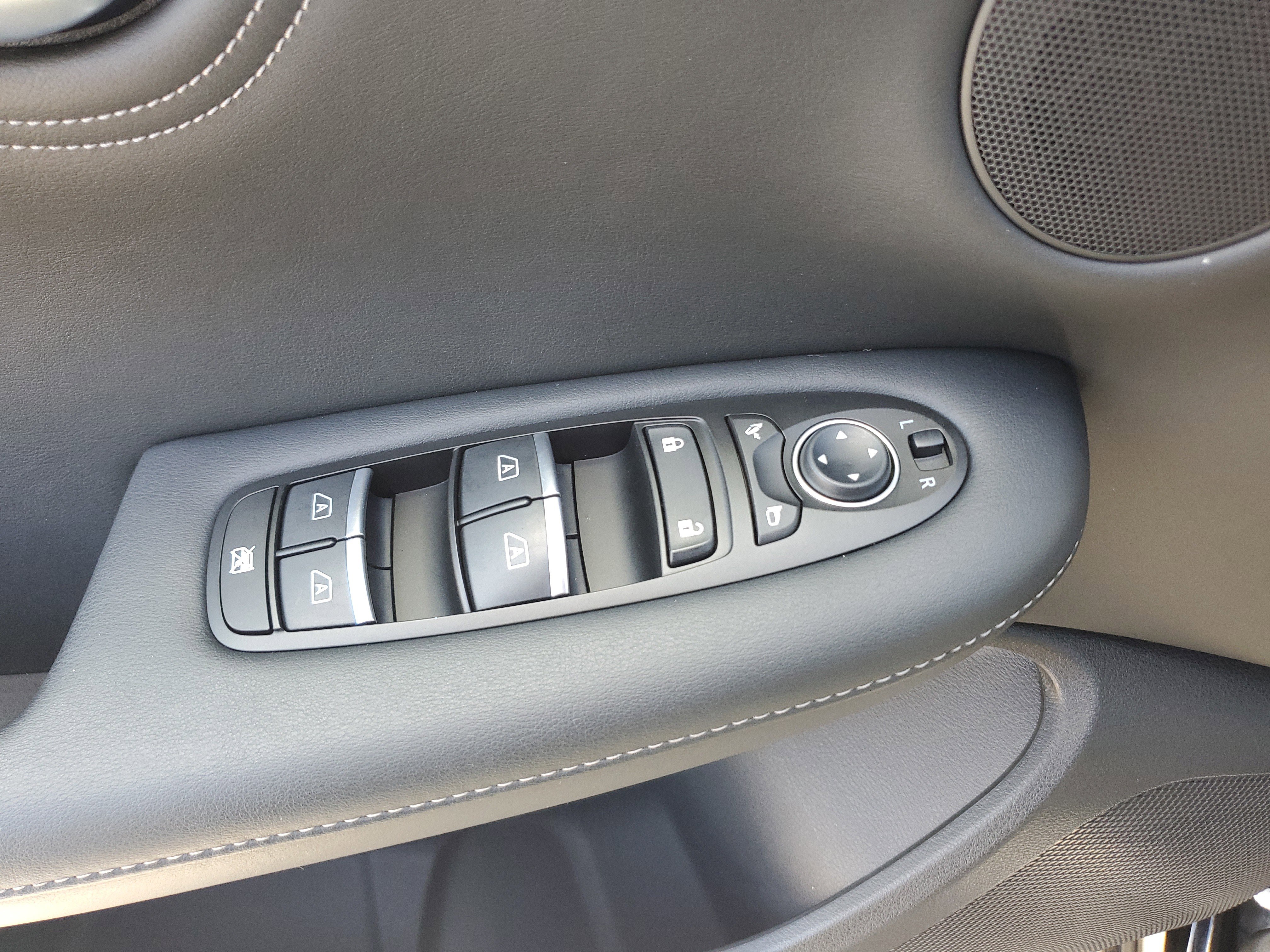 Used 2025 INFINITI QX55 Luxe image 29