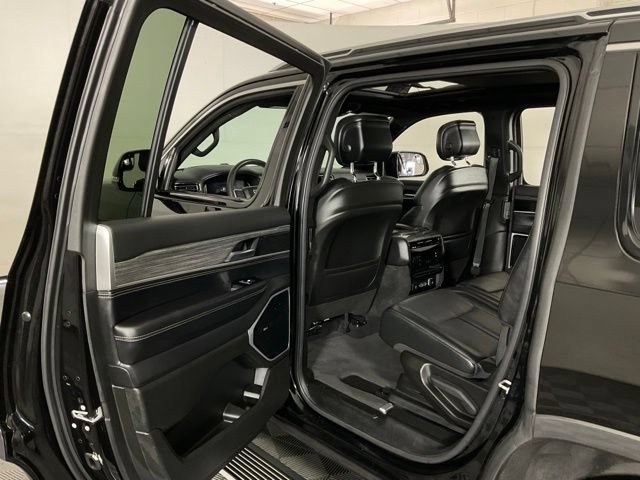 Used 2022 Jeep Wagoneer Series III w/ Premium Group I AWD/4WD image 31