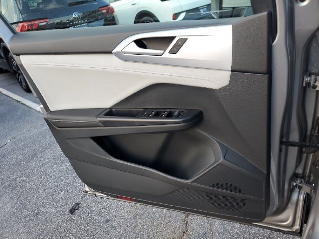 Certified 2025 Volkswagen Taos SE w/ Black Wheel Package FWD image 35