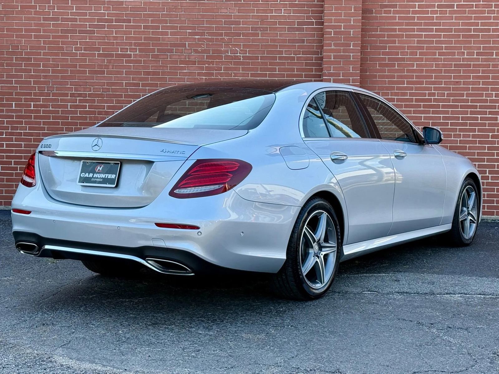 Used 2017 Mercedes-Benz E 300 4MATIC image 5