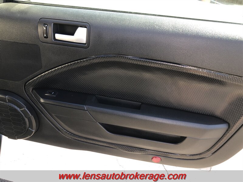 Used 2005 Ford Mustang Premium RWD image 21