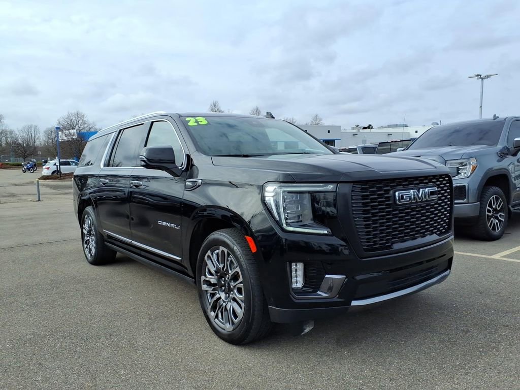 Used 2023 GMC Yukon XL Denali Ultimate image 3
