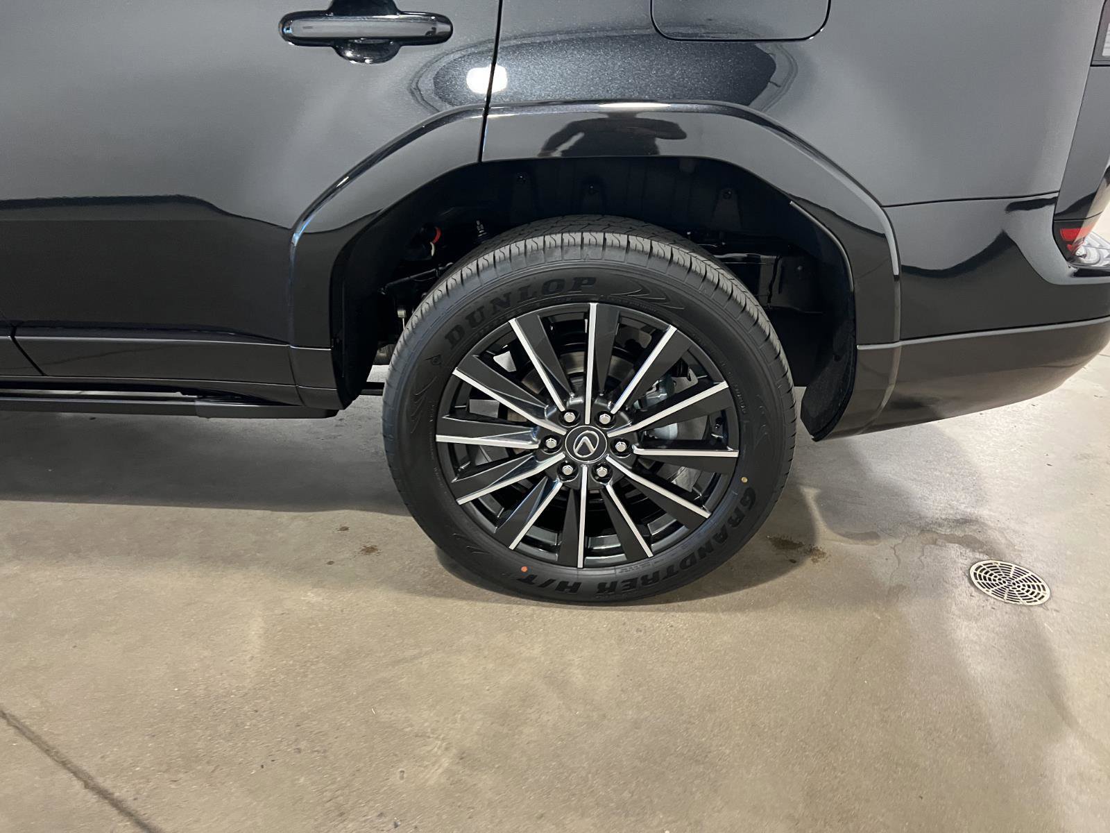 Used 2026 Lexus GX 550 w/ Cold Area Package image 47