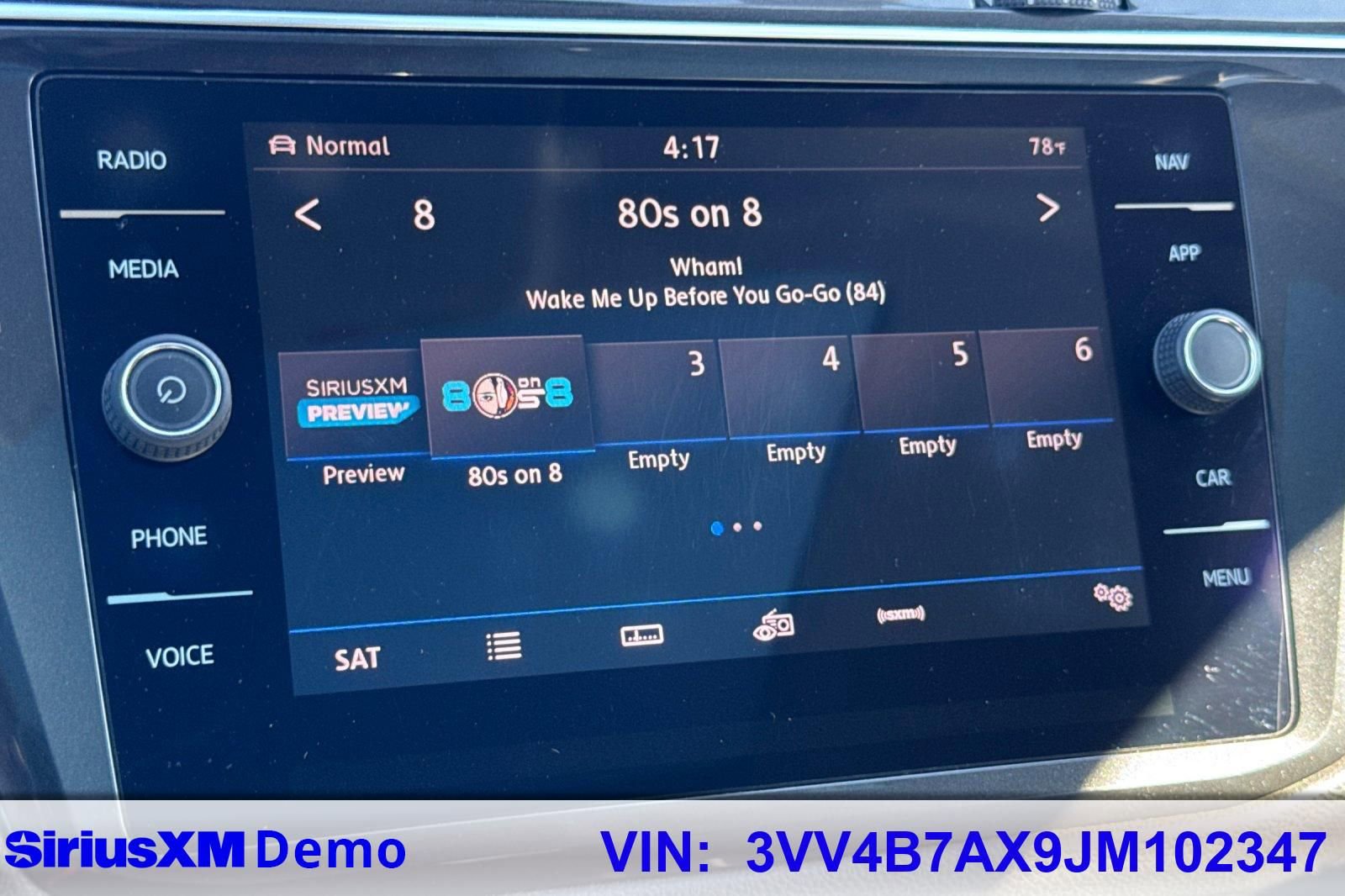 Used 2018 Volkswagen Tiguan SEL Premium w/ 3rd Row Seat Package image 28