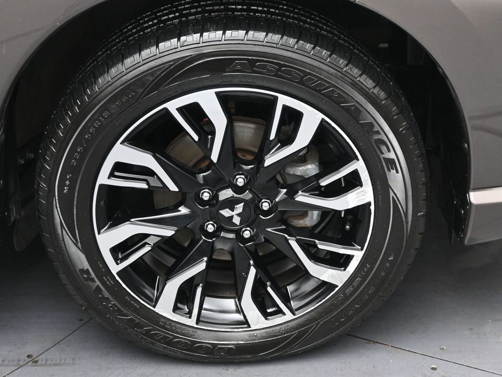 Used 2018 Mitsubishi Outlander SEL image 32