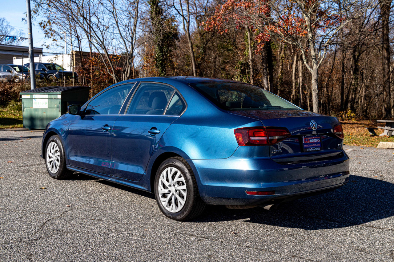 Used 2017 Volkswagen Jetta S image 4