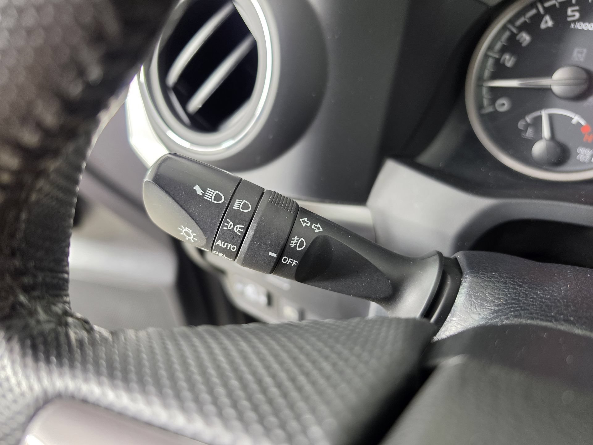 Used 2023 Toyota Tacoma SR5 AWD/4WD image 15
