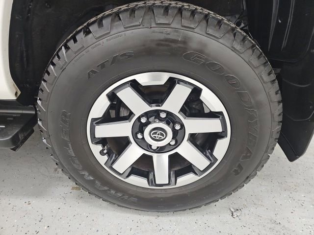 Used 2020 Toyota 4Runner TRD Off-Road image 10