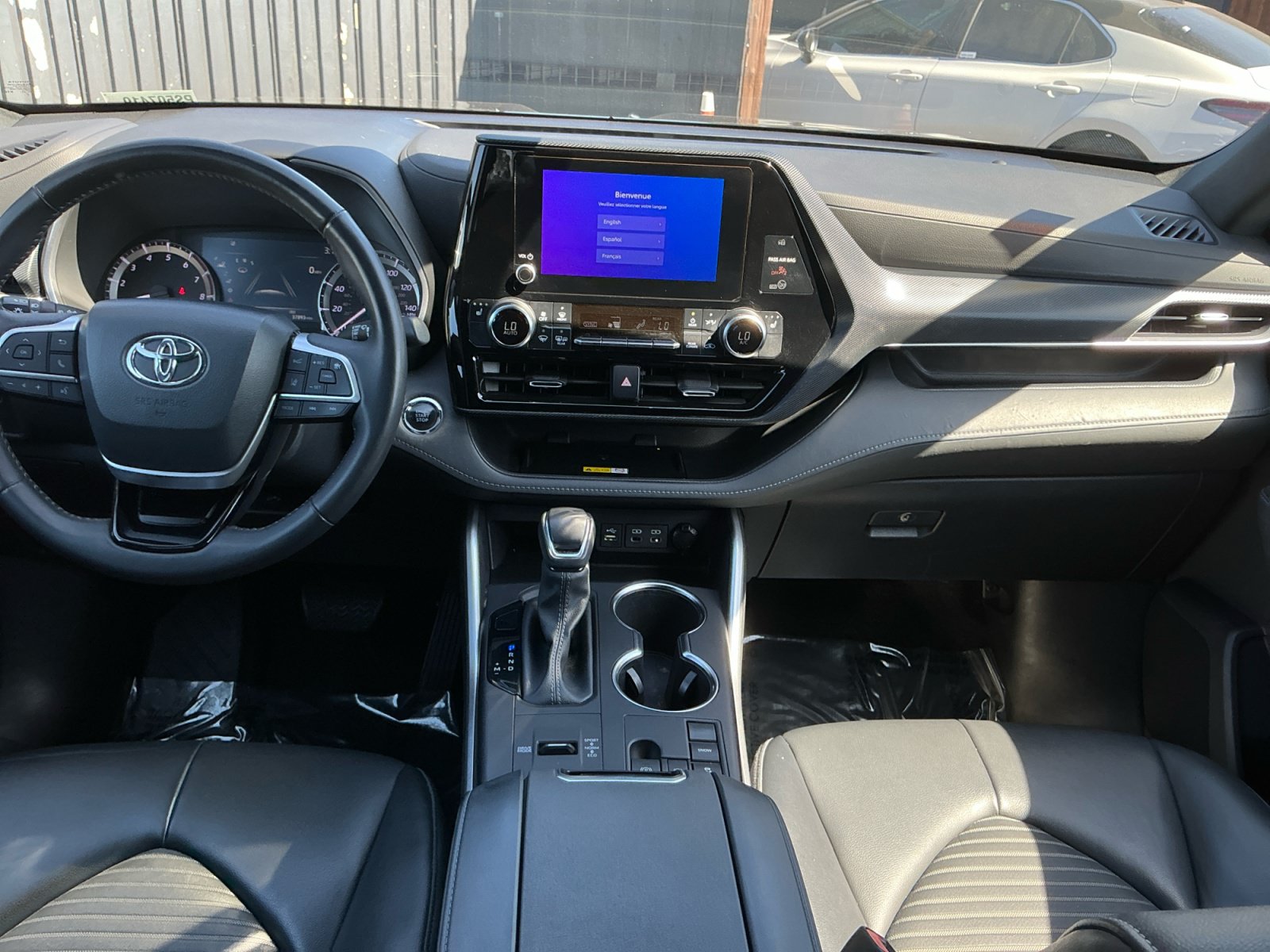 Used 2023 Toyota Highlander XSE FWD image 15