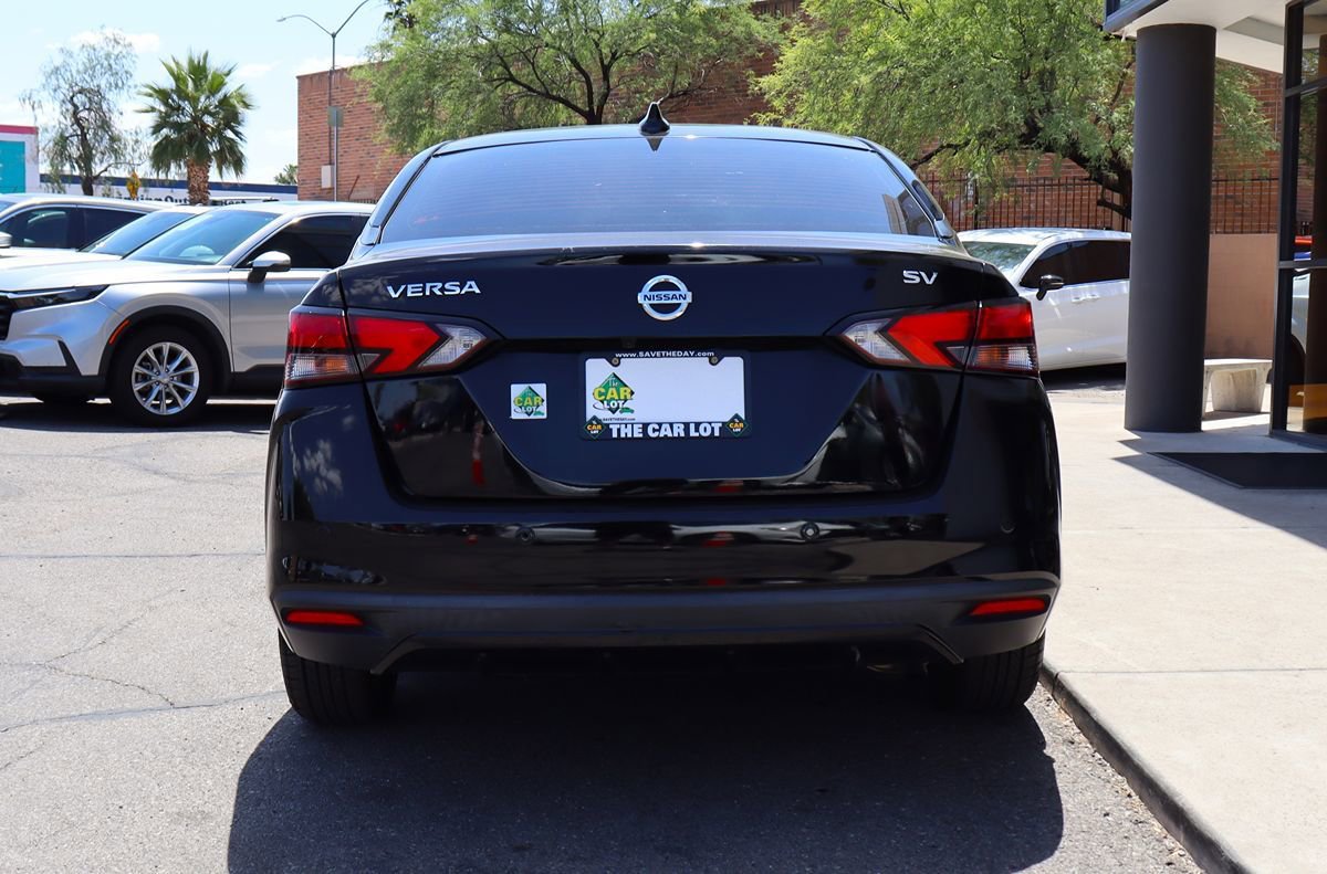 Used 2021 Nissan Versa SV FWD image 11