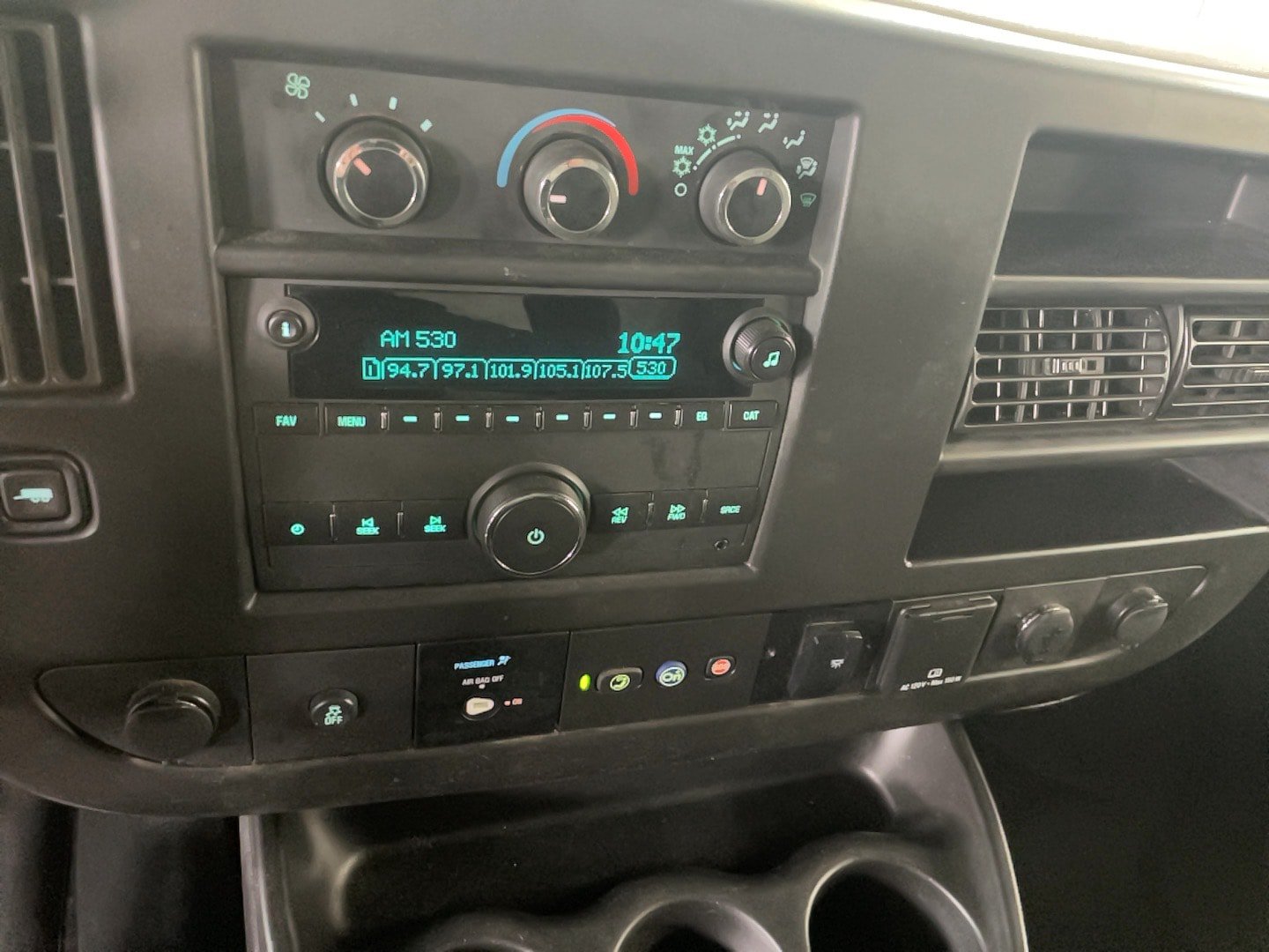 Used 2022 Chevrolet Express 4500 w/ Power Convenience Package RWD image 15