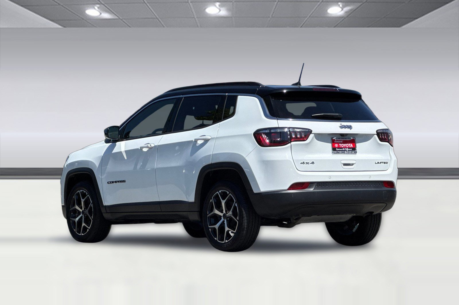Used 2025 Jeep Compass Limited AWD/4WD image 8