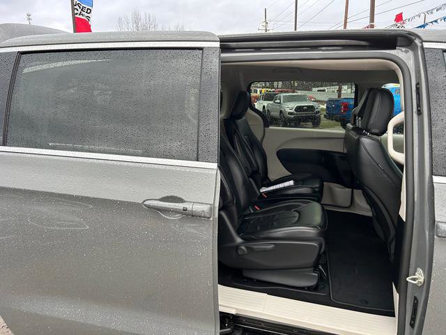 Certified 2022 Chrysler Pacifica Touring-L image 20