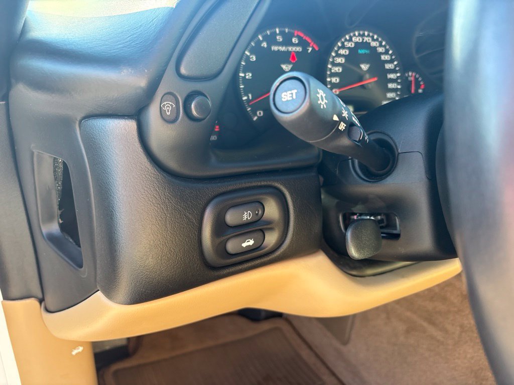 Used 1998 Chevrolet Corvette Coupe w/ Memory Pkg RWD image 16
