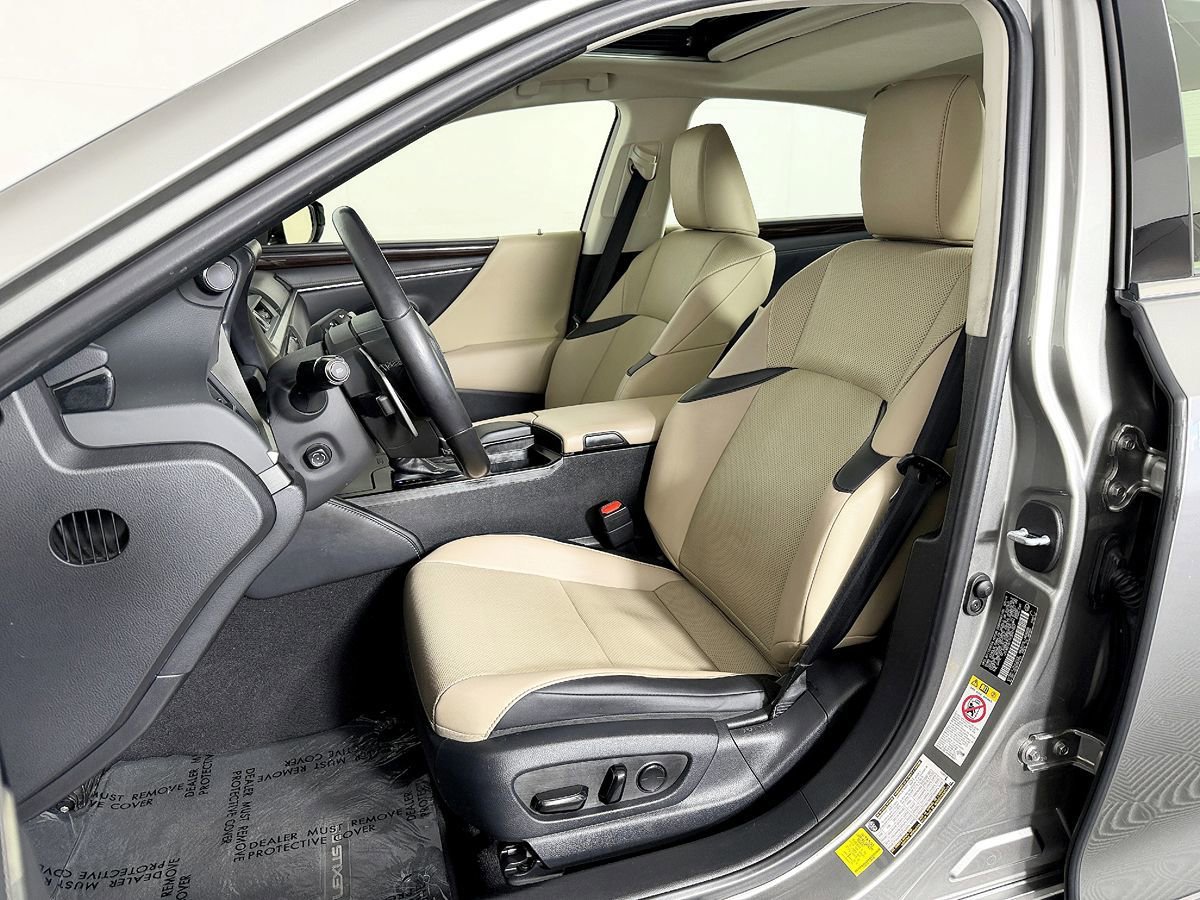 Used 2019 Lexus ES 300h w/ Premium Package FWD image 34