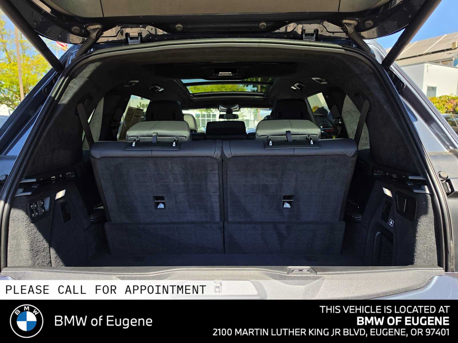 Used 2022 BMW X7 xDrive40i w/ M Sport Package AWD/4WD image 18