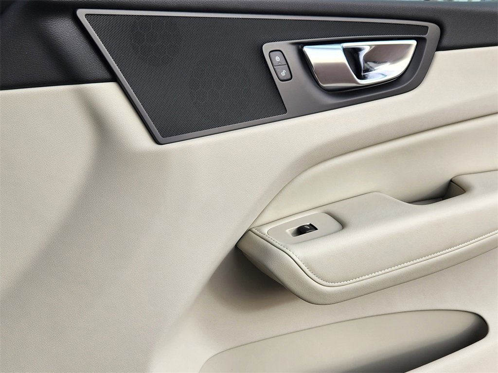 Used 2025 Volvo XC60 B5 Core w/ Protection Package Premier image 28