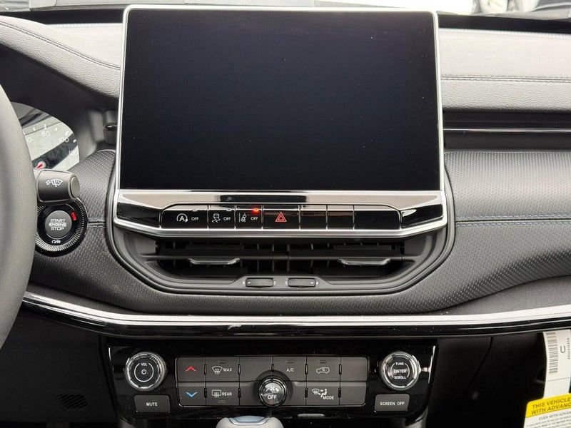 New 2026 Jeep Compass Latitude image 8