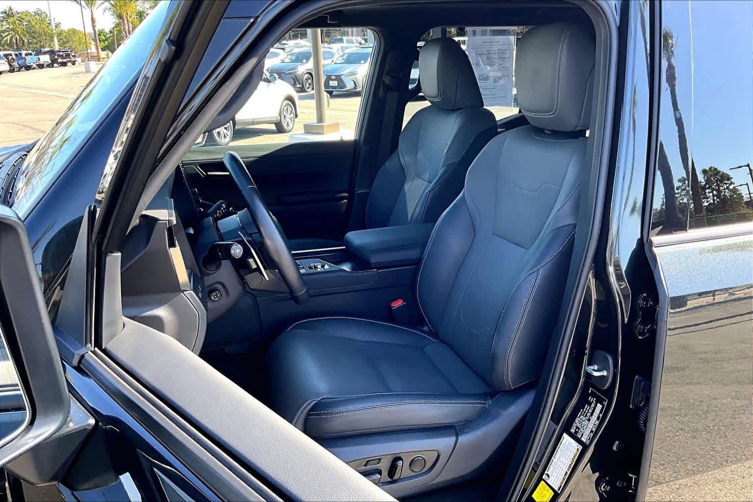 Used 2024 Lexus GX 550 w/ Accessory Package (Z1) AWD/4WD image 7