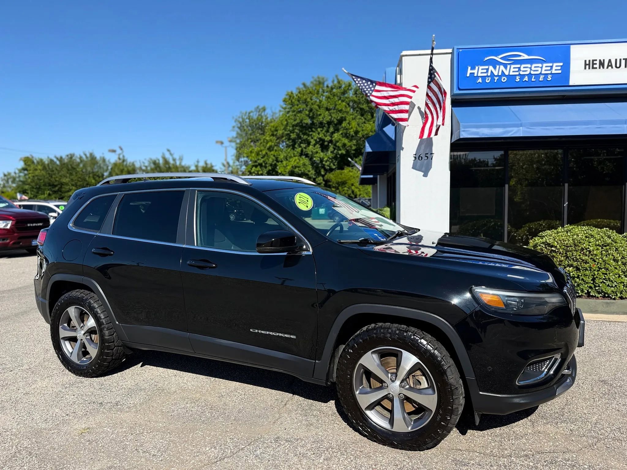 Used 2021 Jeep Cherokee Limited w/ Elite Package AWD/4WD image 10