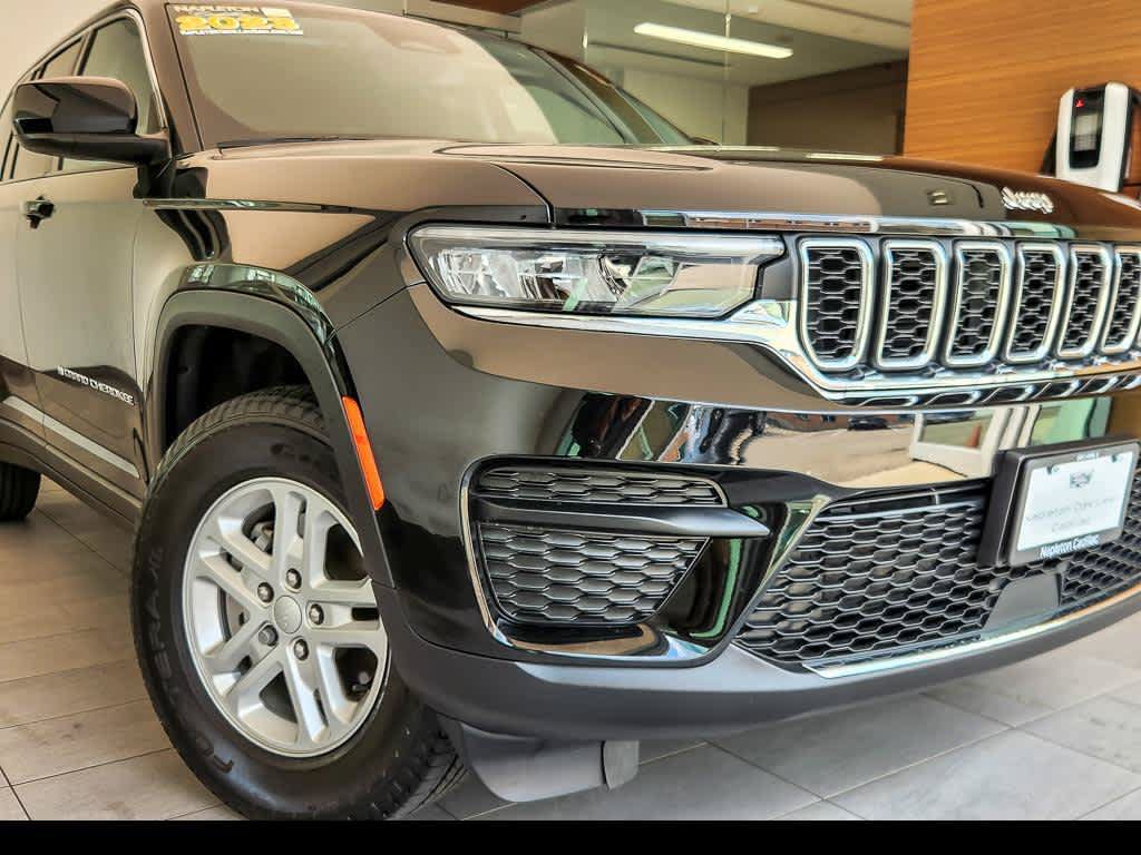 Used 2023 Jeep Grand Cherokee Laredo AWD/4WD image 2