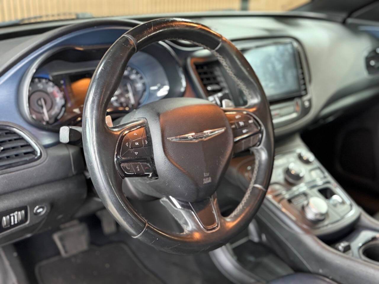 Used 2015 Chrysler 200 S FWD image 9