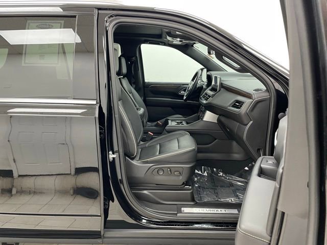 Used 2023 Chevrolet Suburban Premier w/ Premium Package 2 AWD/4WD image 12