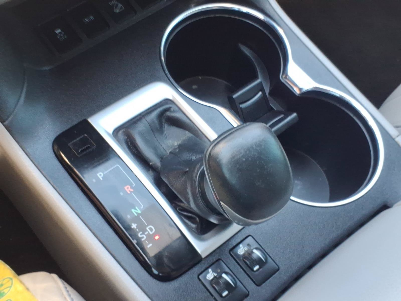 Used 2018 Toyota Highlander XLE AWD/4WD image 19