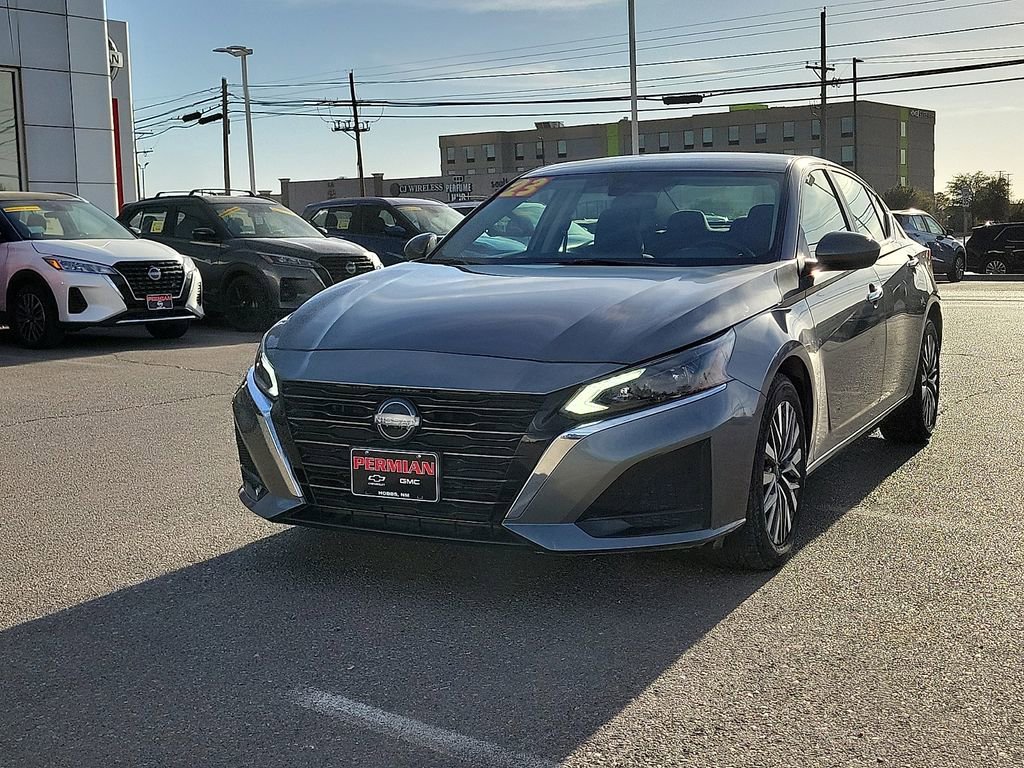 Used 2023 Nissan Altima 2.5 SV AWD/4WD image 4