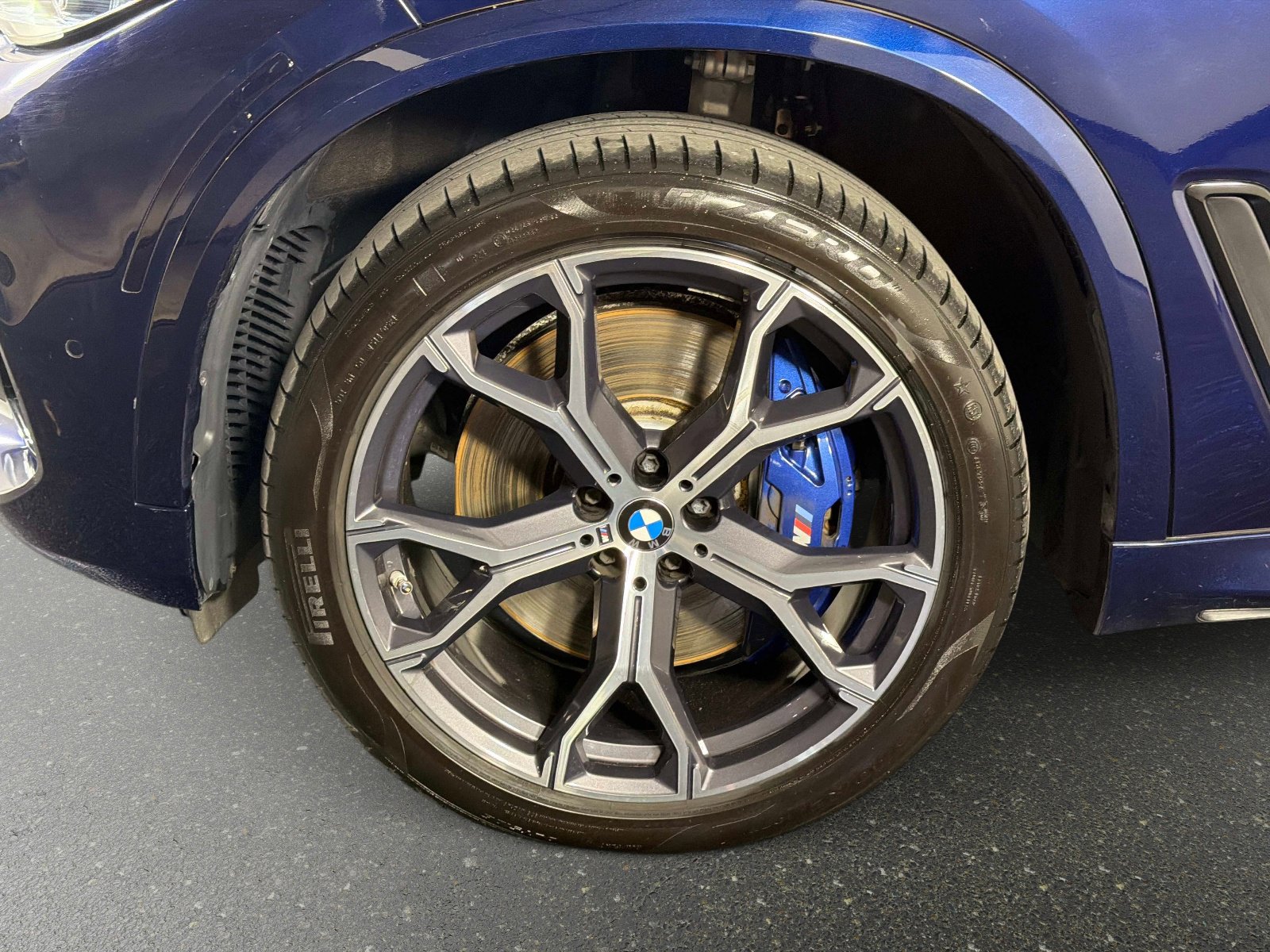 Used 2021 BMW X5 M50i w/ Executive Package image 11