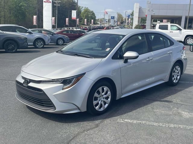 Used 2024 Toyota Corolla LE image 3