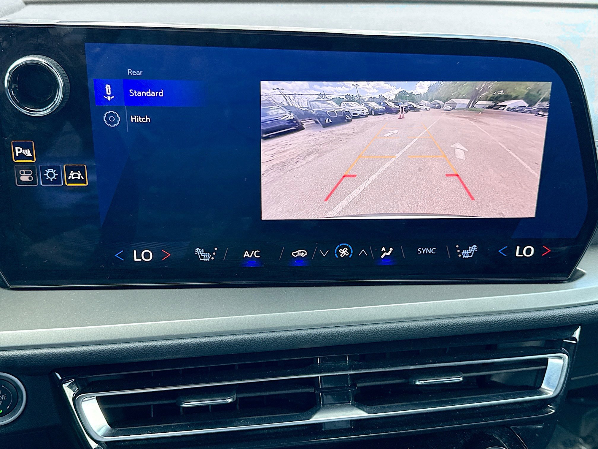 Used 2025 Chevrolet Traverse LT image 34