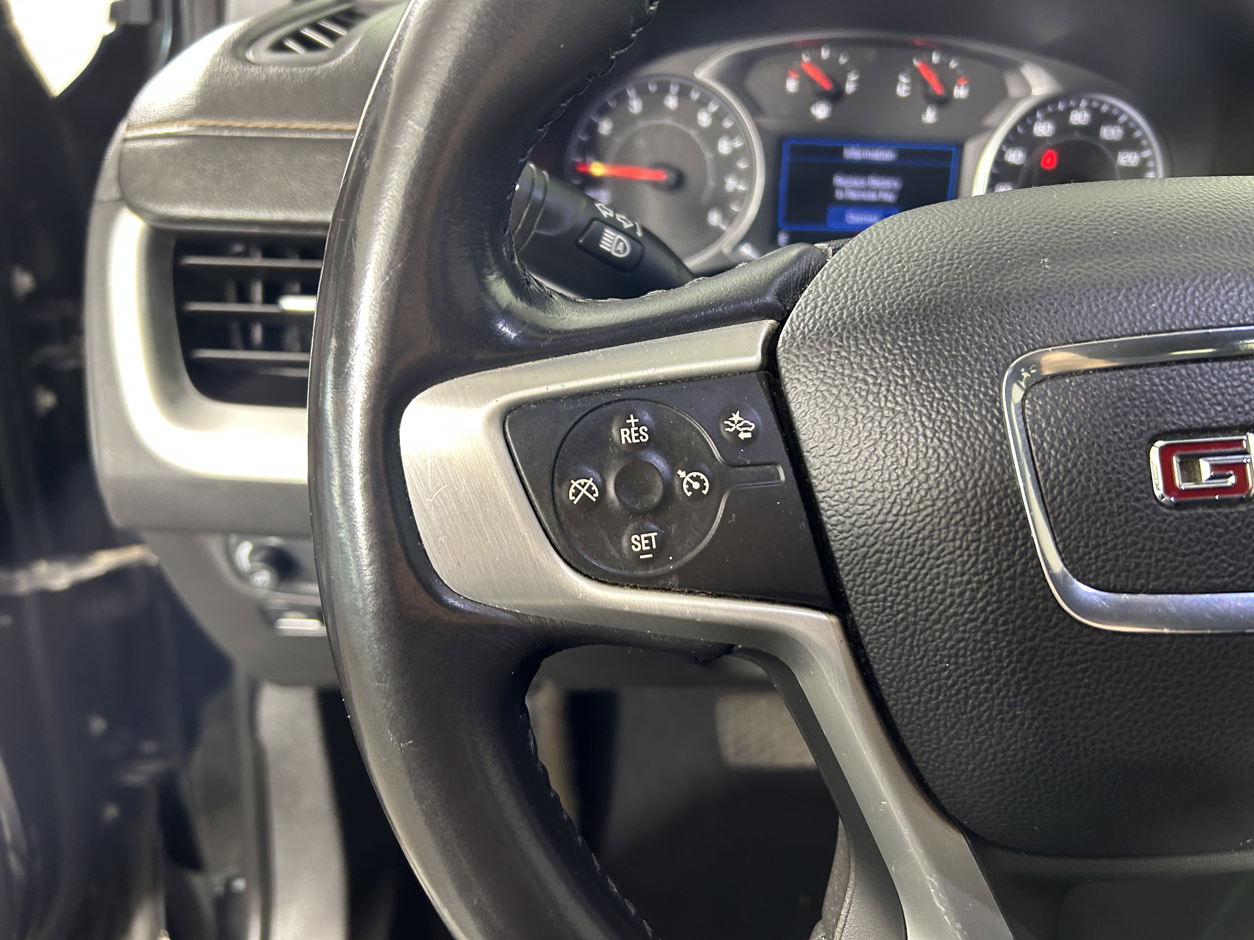 Used 2021 GMC Terrain SLE w/ Driver Convenience Package AWD/4WD image 14