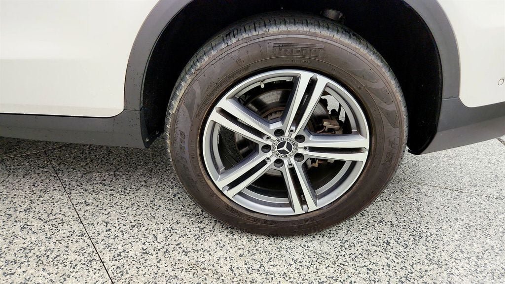 Used 2020 Mercedes-Benz GLC 300 4MATIC image 9