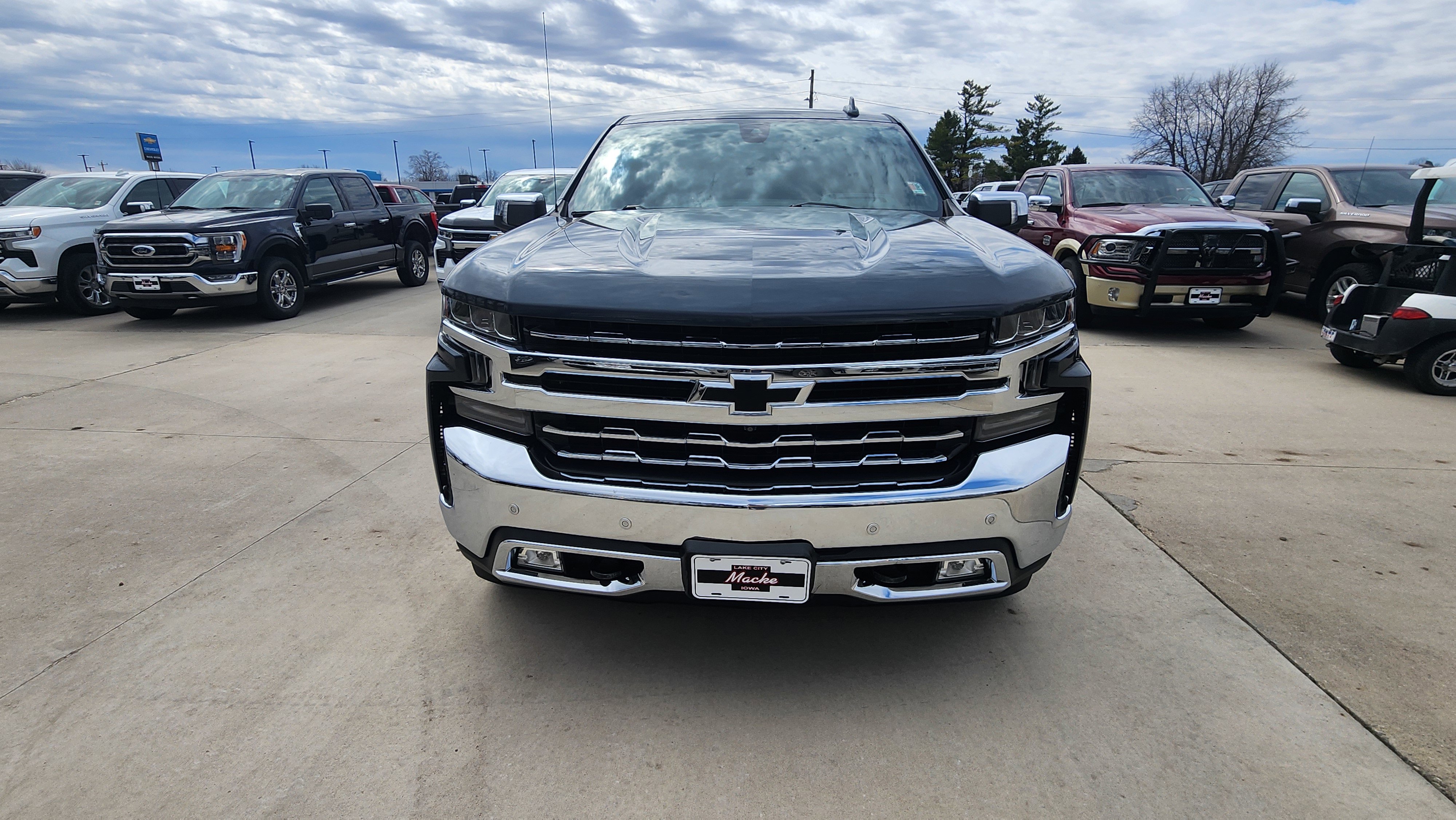 Used 2019 Chevrolet Silverado 1500 LTZ w/ LTZ Premium Package image 2