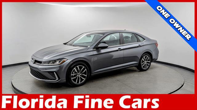 Used 2025 Volkswagen Jetta SE image 1