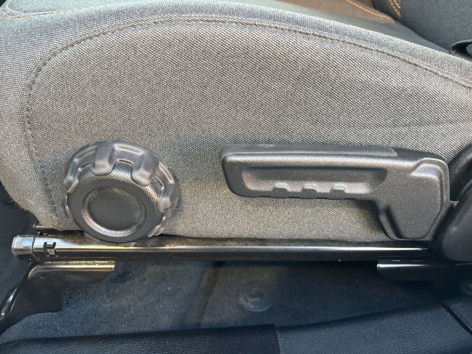 Used 2025 Jeep Wrangler Sahara image 23