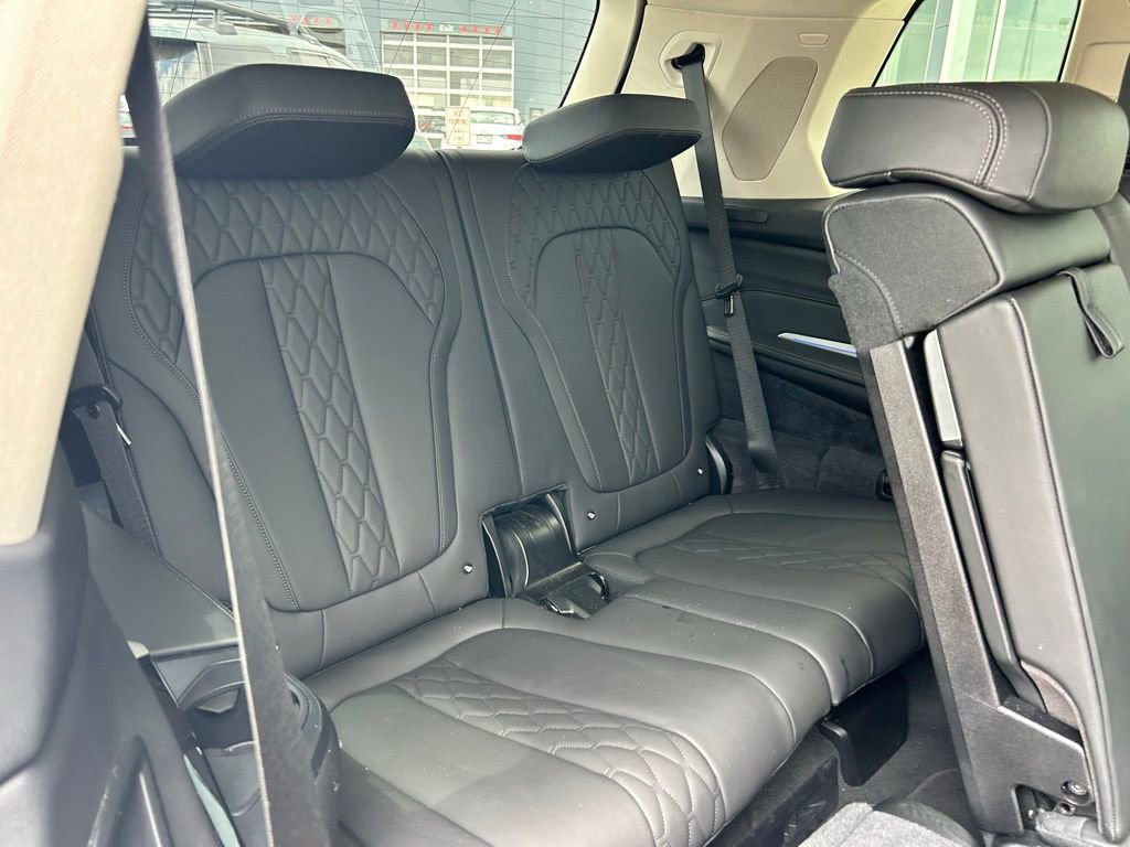 Used 2025 BMW X7 xDrive40i image 17