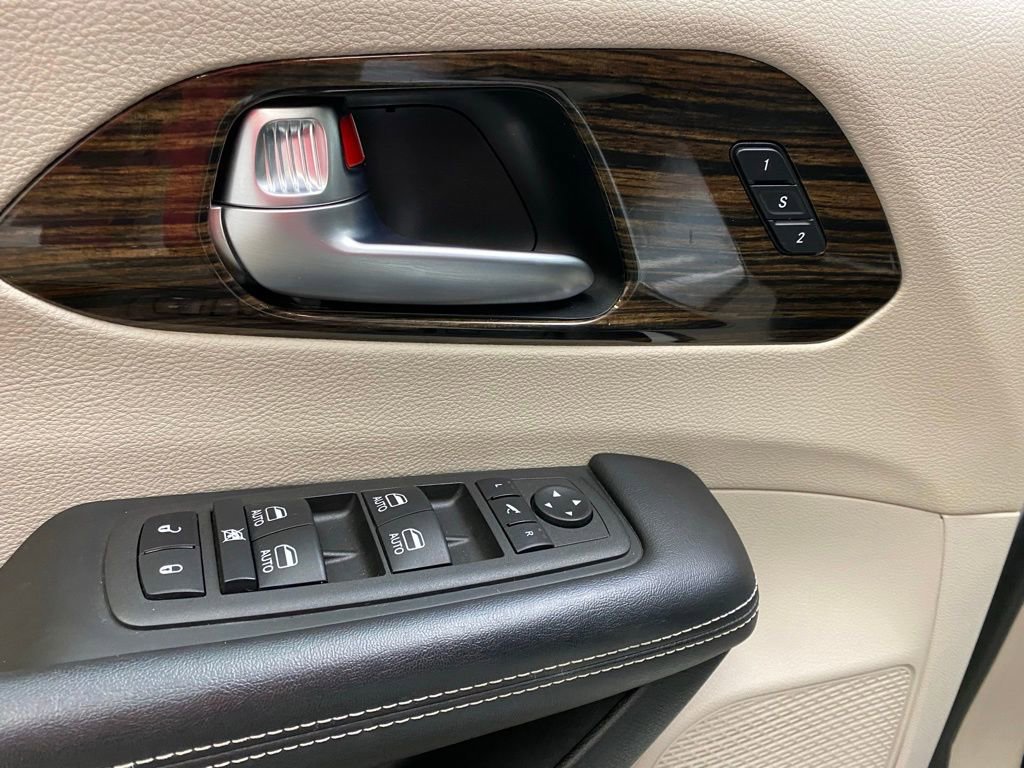Used 2023 Chrysler Pacifica Limited image 18