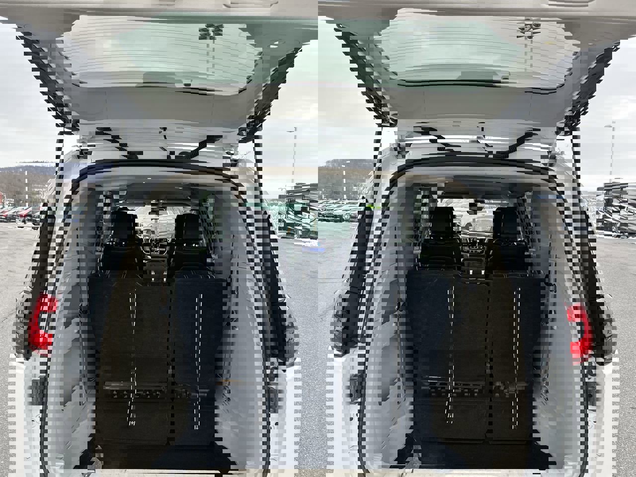 Used 2023 Chrysler Pacifica Touring-L image 17