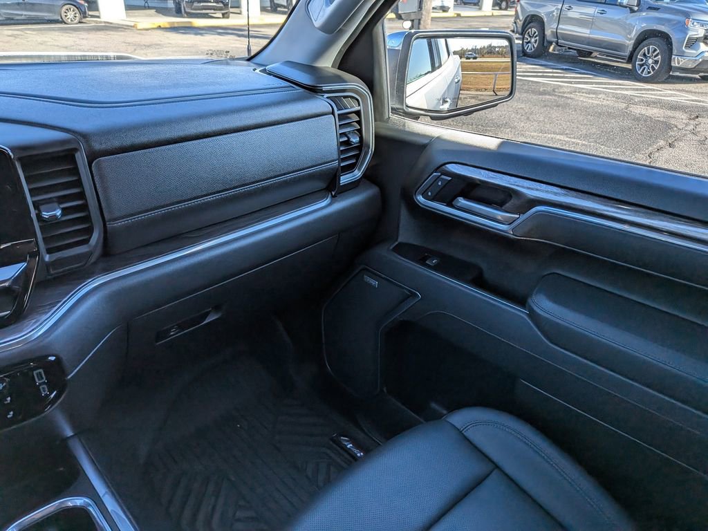 Used 2025 Chevrolet Silverado 1500 LTZ AWD/4WD image 18