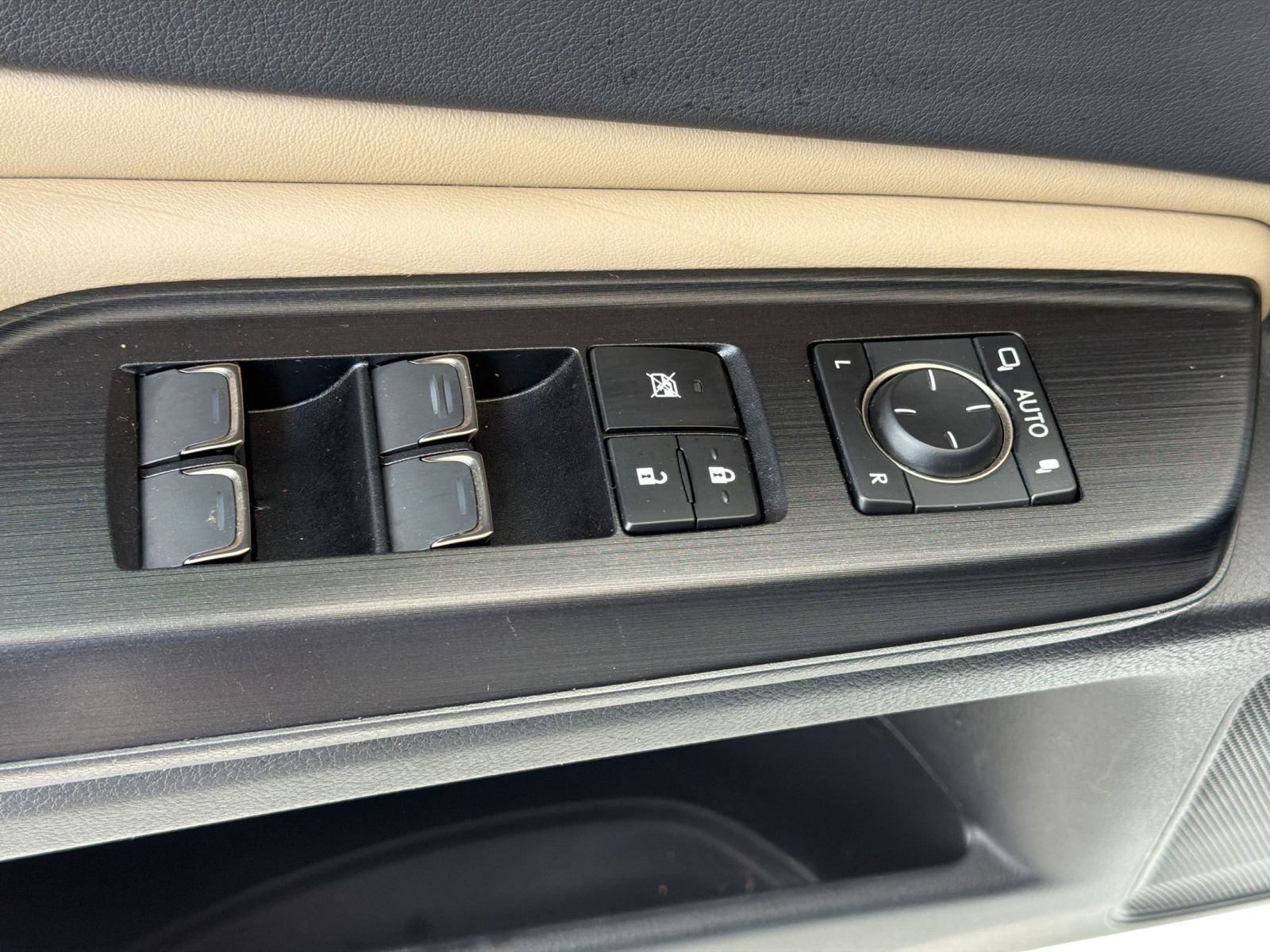 Used 2021 Lexus ES 300h w/ Accessory Package FWD image 19