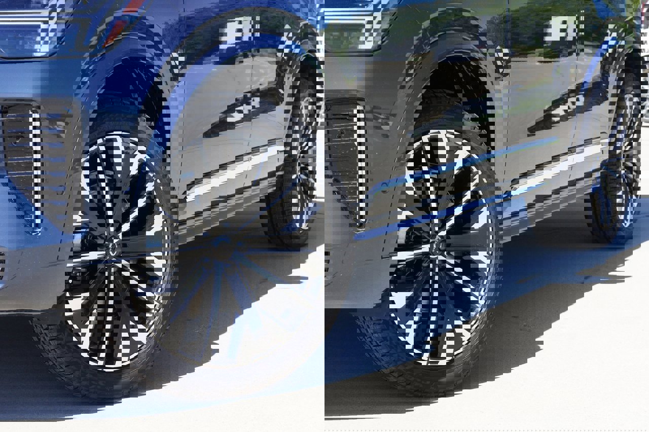 New 2026 Volvo XC90 B6 Plus w/ Protection Package Premier image 9